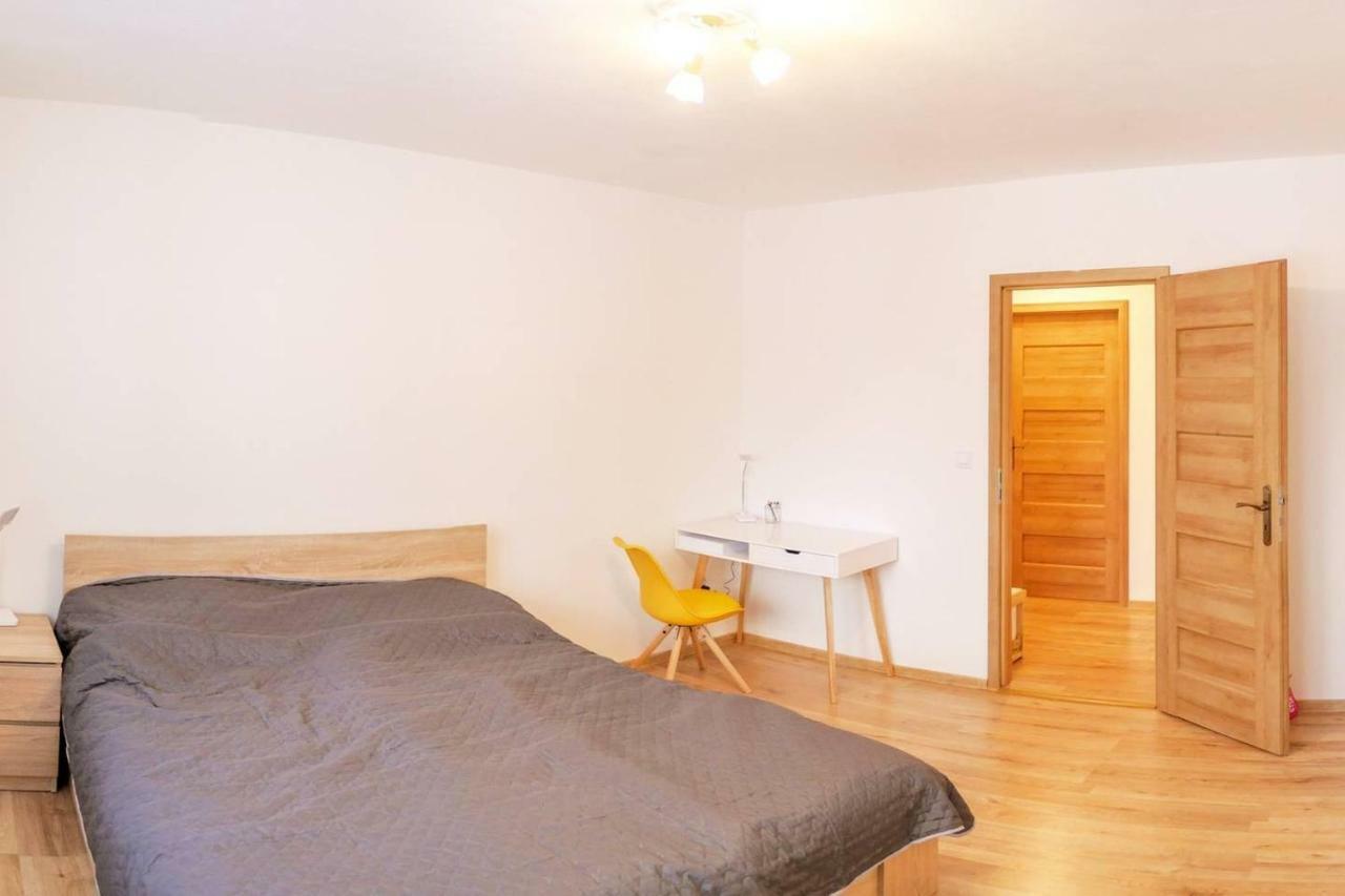 2 Bedroom Flat In The Heart Of Liptovský Mikuláš Exterior foto